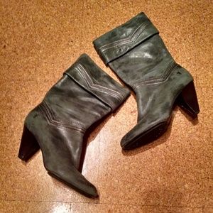Calf high Frye heeled boots, size 7